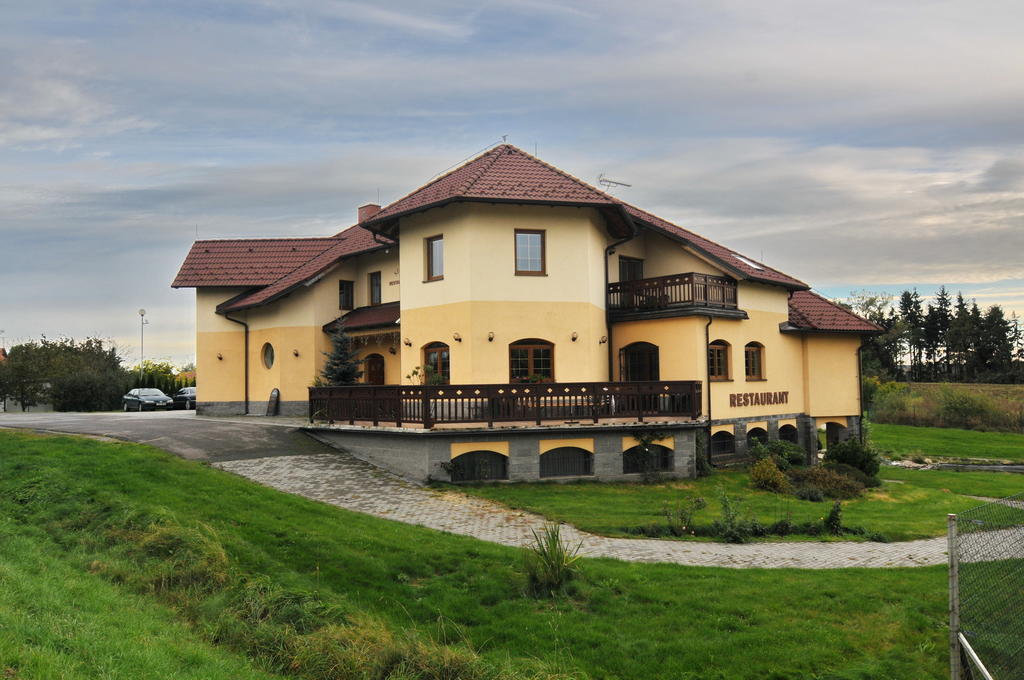 Penzion Stary Dvur Nove Dvory  Bagian luar foto